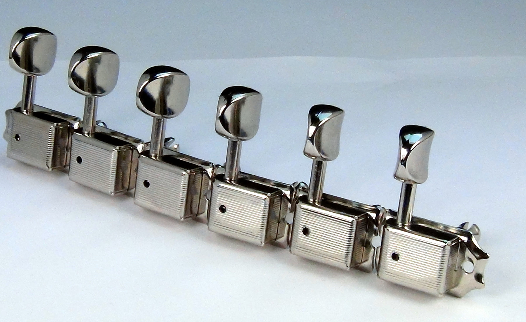 Gotoh Vintage Style Machine Heads 6 in line with staggered posts ...